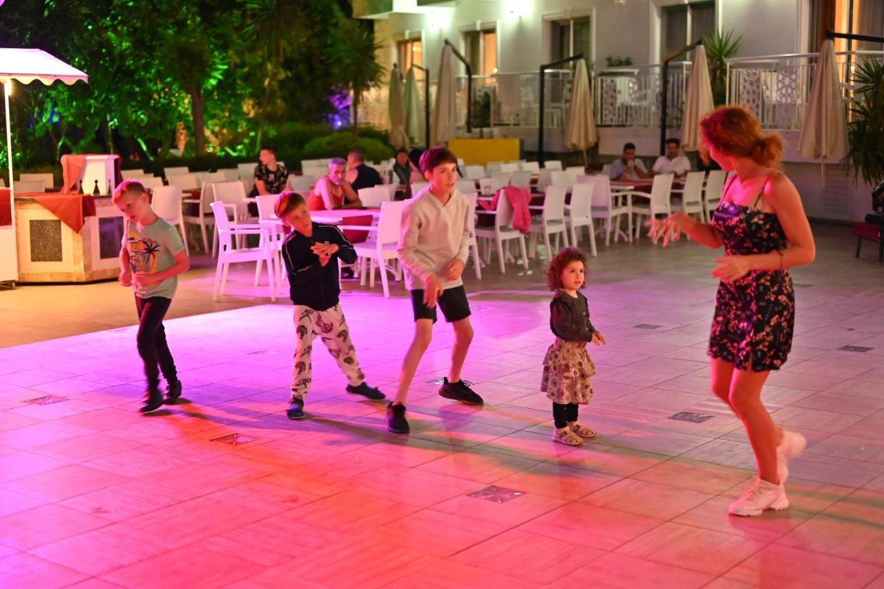 Golden Sunset Hotel&Spa Kemer Exterior photo Dancing in the square
